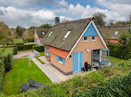 Traditional Villa With two Bathrooms on Texel Near the Sea