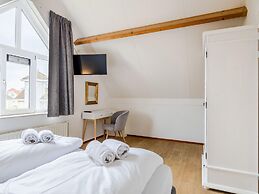 Well Furnished Villa With Garden Near the Beach