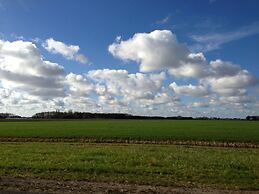 Nice Chalet with Microwave near Wadden Sea