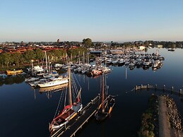 Bungalow With a Terrace Near the Sneekermeer