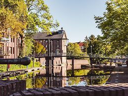 Detached Villa With Washing Machine, Around a Lake Area