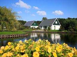 Detached Villa With Washing Machine, Around a Lake Area