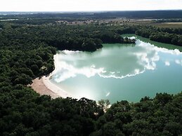 Detached Villa With Washing Machine, Around a Lake Area