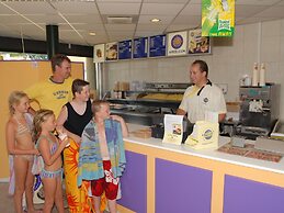 Cosy, Wooden Chalet With Dishwasher, in a Car-free Zone