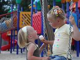 Cosy, Wooden Chalet With Dishwasher, in a Car-free Zone