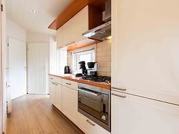 Comfortable Chalet, Dishwasher, Near the Sea in Noordwijk