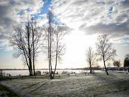 Chalet With Dishwasher, 21 km. From Leeuwarden