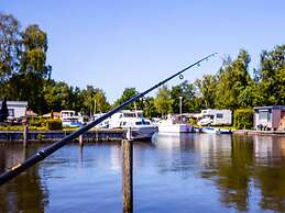 Chalet With Dishwasher, 21 km. From Leeuwarden