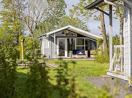 Modern Water Cottage With Microwave, in the Sneekermeer Area