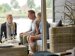 Modern Water Cottage With Microwave, in the Sneekermeer Area