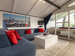 Modern Water Cottage With Microwave, in the Sneekermeer Area