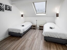 Restyled Bungalow With 2 Bathrooms, Near the Beach