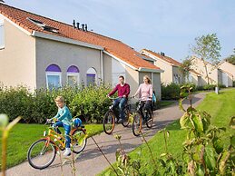 Restyled Bungalow With 2 Bathrooms, Near the Beach