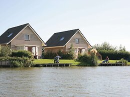 Beautiful House With Jetty Near Ijsselmeer