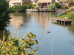 Beautiful House With Jetty Near Ijsselmeer