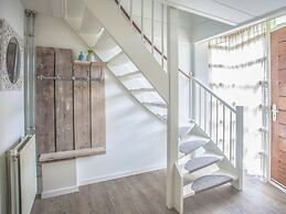 Beautiful House With Jetty Near Ijsselmeer