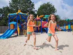 Luxurious Villa With Washer and Dishwasher, in a Green Area