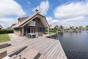 Giethoorn Villa With Modern Touch
