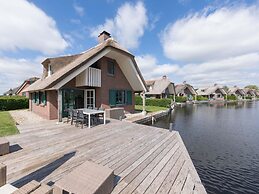 Thatched Villa With a Dishwasher at Giethoorn