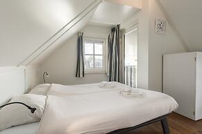 Giethoorn Villa With Modern Touch