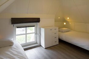 Giethoorn Villa With Modern Touch