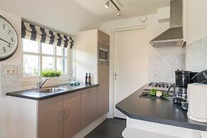 Giethoorn Villa With Modern Touch