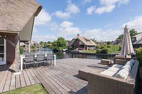 Giethoorn Villa With Modern Touch