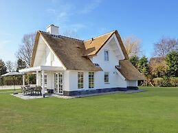 Beautiful Villa Near North Sea Beach