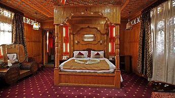 Meena Group houseboats