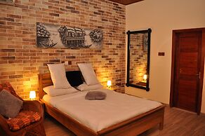 Santa Monica Home Lodge
