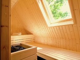 Beautiful House With Whirlpool