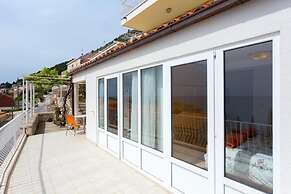 Charming Studio Apartment With Beautiful Panoramic sea View