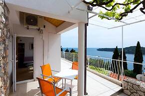 Charming Studio Apartment With Beautiful Panoramic sea View