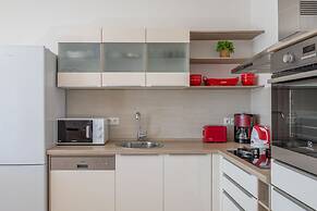 New Beach 4 Star Luxury Apartment 3 Bedrooms 3 Bathrooms, Free Boat Be