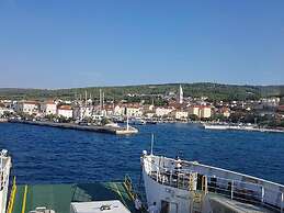 Supetar Central Child-friendly and Dog-friendly Apartment Near Beach