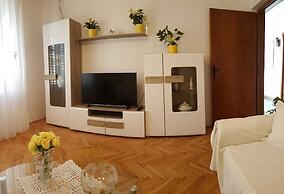 Supetar Central Child-friendly and Dog-friendly Apartment Near Beach