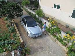 Supetar Central Child-friendly and Dog-friendly Apartment Near Beach