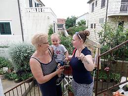 Supetar Central Child-friendly and Dog-friendly Apartment Near Beach