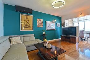 Apartment With Breathtaking sea View