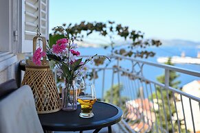 Apartment With Breathtaking sea View