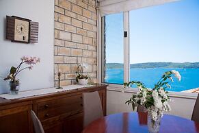 Apartment With Breathtaking sea View