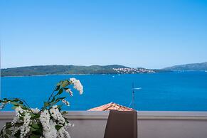 Apartment With Breathtaking sea View