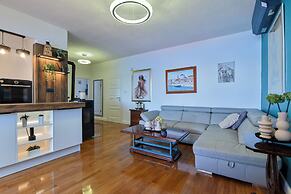 Apartment With Breathtaking sea View