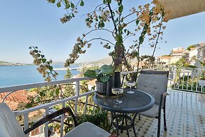 Apartment With Breathtaking sea View