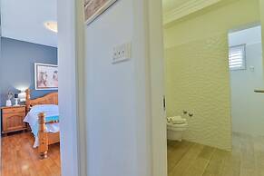 Apartment With Breathtaking sea View