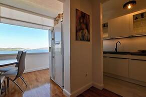 Apartment With Breathtaking sea View