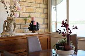 Apartment With Breathtaking sea View