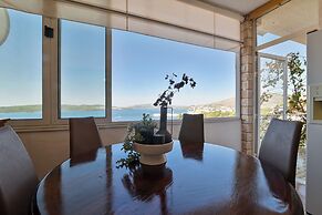 Apartment With Breathtaking sea View