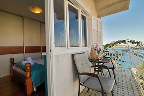 Apartment With Breathtaking sea View