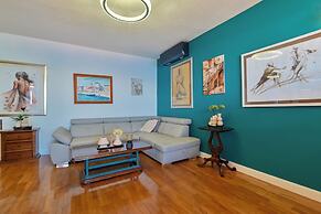 Apartment With Breathtaking sea View